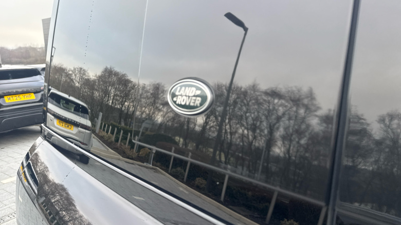 Land Rover Defender 3.0 D250 X-Dynamic SE 110 5dr Auto Diesel Estate